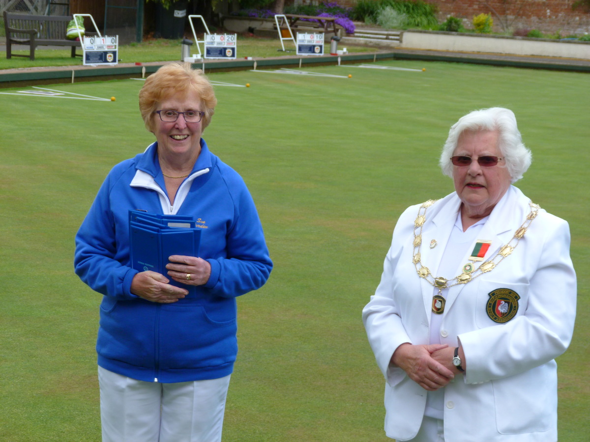 Marlow Captain Sue Burden with BBA President Ann Farmer.